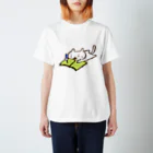 Hello Happy Catのじろにゃんなんか描いてるよ Regular Fit T-Shirt