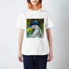 スゴク　オカモトの帽子をかぶった鳥 Regular Fit T-Shirt