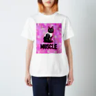 保護猫支援ショップ・パール女将のお宿のマッスルニャンコ　迷彩　カモフラ　ピンク Regular Fit T-Shirt