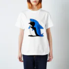 PGcafe-ペンギンカフェ-のサメを被るペンギン Regular Fit T-Shirt