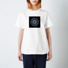 始季彩＠suzuriのカレイドスコープ−点描曼荼羅 Regular Fit T-Shirt