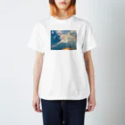 おやすみねんねのお空に三角の穴！ Regular Fit T-Shirt