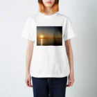 甲羅干しの夕陽の海 Regular Fit T-Shirt