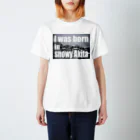 onechan1977の雪深い秋田で生まれました Regular Fit T-Shirt