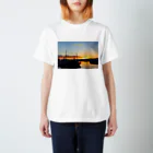 photo-kiokuの漁港夕景 スタンダードTシャツ