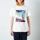 DaDaのタワーと桜 Regular Fit T-Shirt