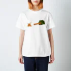 本田しずまるの絵のグッズのきりかぶくん（倒木と近くに描画） Regular Fit T-Shirt