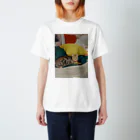 34の赤黄緑猫 Regular Fit T-Shirt