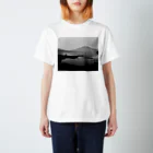 本山周平+GRAF Publishersの富士山とおじさん Regular Fit T-Shirt