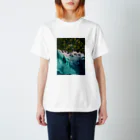 Designabeのショップのアート砂浜 Regular Fit T-Shirt