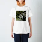 いぐれーく / Igreequeの白い花/White_Flowers Regular Fit T-Shirt