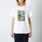 GOOD DYA MARKETのDEBU ON THE BEACH Regular Fit T-Shirt