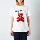 cocoartの雑貨屋さんの【Hug me】（赤くま） スタンダードTシャツ
