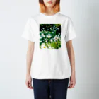 akane_art（茜音工房）の癒しの風景（シャスタデイジー） Regular Fit T-Shirt