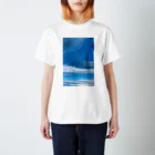 いつかの景色の出会いの空と鳥の群れ Regular Fit T-Shirt