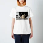 shirado_kazukiの猫のひとやすみ Regular Fit T-Shirt