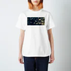 なにげに光の昔の硝子と夕日 Regular Fit T-Shirt