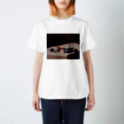 Sometimes Galleryの右端のプルーンが今にも落下しそう Regular Fit T-Shirt