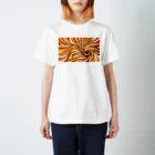 シンヤのゲームチャンプルーの東風（朱） Regular Fit T-Shirt