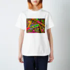 夕暮れ社のフライデーナイト【オリジナルグッズ】の向井のアート品Remix Regular Fit T-Shirt