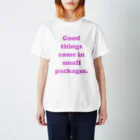 牛のTシャツ屋のGood things come in small packages.(pink) Regular Fit T-Shirt