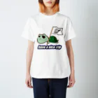 ネクストラベルの幸せを呼ぶウミガメ Regular Fit T-Shirt