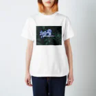 ぴぴぴ わーくすの青いお花のTシャツ Regular Fit T-Shirt