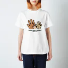 callow.sk（キャロードットエスケイ）の家族の手 Regular Fit T-Shirt