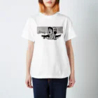 ホビヲの映画感想画のTシャツ屋さんの背中合わせで敵を探す親子 Regular Fit T-Shirt