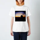 癒しショップの夕陽 Regular Fit T-Shirt