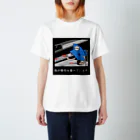 魚屋-SUZURI支店-の魚が寿司を食べています。 スタンダードTシャツ