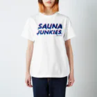 SAUNA JUNKIES | サウナジャンキーズのメルティー・ロゴ(トランスカラー/白) Regular Fit T-Shirt