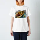 JUNK FOOD VENDORのマッケンチーズホットドッグ Regular Fit T-Shirt