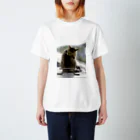 ハリネズミのけづくろいねこ Regular Fit T-Shirt