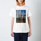 風景写真展の噴水と虹 Regular Fit T-Shirt