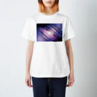 想像部屋の神秘的な宇宙の惑星 スタンダードTシャツ