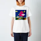 Blupiggの幸せの丘ピンクの木 Regular Fit T-Shirt