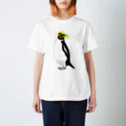 LalaHangeulの　風に吹かれるイワトビペンギンさん(文字無しバージョン Regular Fit T-Shirt