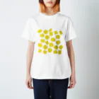 CHIAKIX SHOPの黄色い花 Regular Fit T-Shirt