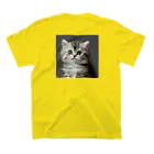 pulu-Musashiのアメリカンシートヘアの子猫　可愛いアニメーション Regular Fit T-Shirtの裏面