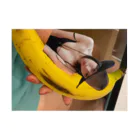 🥩香衣(カイ)のバナナベッドに浮かぶカイ Stickable Poster :horizontal position