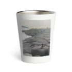 富士山のなんか用？と言いたげな猫 Thermo Tumbler