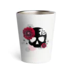 yuki-tsubakiのBetty skull 花 Thermo Tumbler