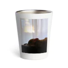 マイクロブタのフィグの横顔と夕陽 Thermo Tumbler