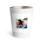 テルのビジネス大学のショップの可愛い犬と少女 Thermo Tumbler