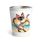 猫と紡ぐ物語のリズム感抜群！長身な白シャムネコがビーチでランバダダンス！  Thermo Tumbler