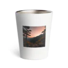 chachamaaruの夕陽が山々にそそぐ美しい光 Thermo Tumbler