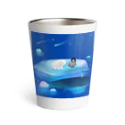 NORIMA'S SHOP の漂流した氷の上でクジラを眺めるしろくまくんとペンギンちゃん Thermo Tumbler