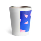 Lily bird（リリーバード）の花びらの舞う青空 Thermo Tumbler