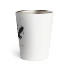 MirofuruDesignのラーメンが大好きな黒猫がラーメンを見つけて驚いている Thermo Tumbler